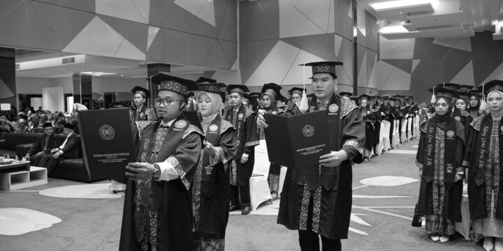 Wisuda Ke-13 Universitas Muhammadiyah Tasikmalaya